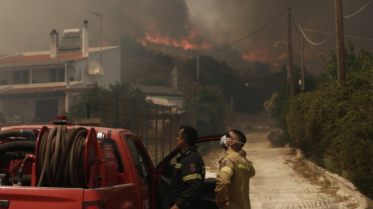 Пожарът в планинска гора край гръцката столица Атина започна да