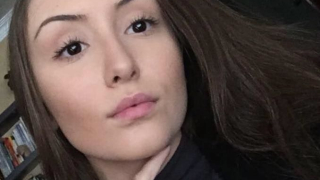 Луд ли си е озаглавено първото авторско парче на Дара