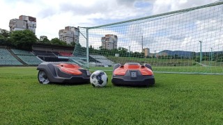 От днес Берое ще използва тестово най модерната роботизирана косачка за