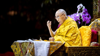 Китай се разгневи заради спечелената от Далай Лама награда Грами