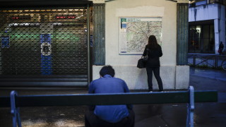 Стотици пътници в парижкото метро останаха блокирани под земята