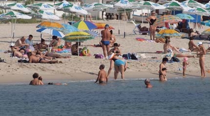 Цигани въртят далавери с шезлонгите в Албена