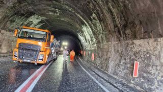 Продължава ремонтът на осветлението в тунел Кривия на път I 1