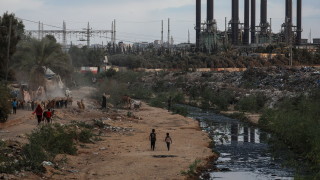 Израелски бойни самолети бомбардираха Ивицата Газа тази нощ след като