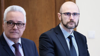 Служебният правосъден министър Андрей Янкулов изненадващо се появи на заседанието