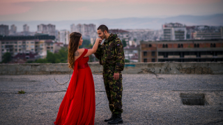 Даян Шаер направи фотосесия по романа „Има ли места в Рая?“ (СНИМКИ)