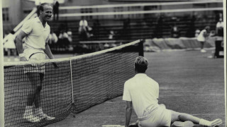 Легендарният ююжноафрикански тенисит Боб Хюит излее от затвора Носителят на