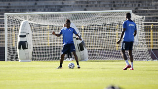 Четирима от основните футболисти на Левски не тренираха с основната