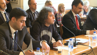 Референдумът на Слави мина през комисиите, стигна до пленарна зала