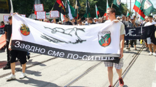 "Смърт за педалите" скандира антипрайд шествие в София