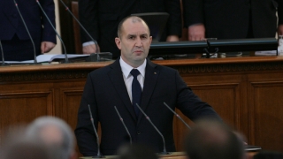 Българите искат личности в парламента, критичен Радев още в първата си реч