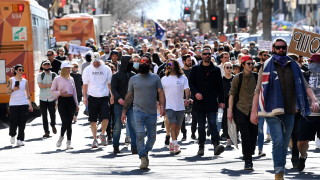 Десетки арестувани при мащабни протести в Австралия срещу локдауна