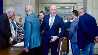 ГЕРБ СДС регистрира листата си за евроизборите Неин водач е председателят