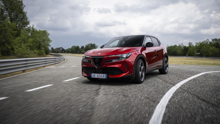 Тест драйв: Alfa Romeo Junior - готов за много забавление и никаква скука