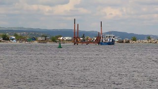 Обещават до 2 дни да ремонтират спуканата тръба във Варненското езеро 
