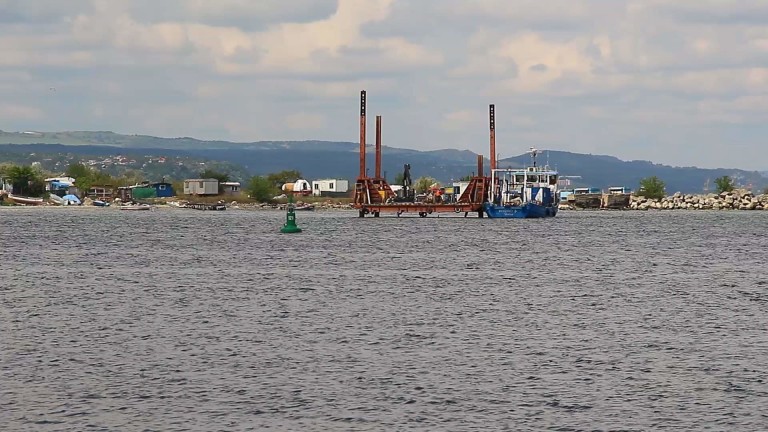 Установиха замърсяване на Варненското езеро с инертни материали