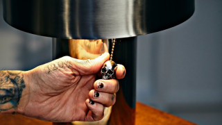 Травис Баркър и черепи в изобилие