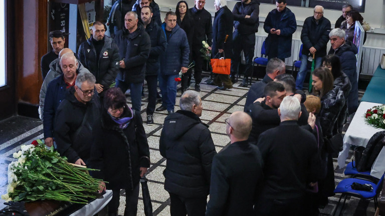 Футболни хора се поклониха пред Георги Велинов