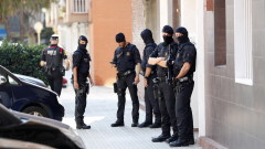 Испанската полиция разби мрежа за трафик на мигранти през Балканите