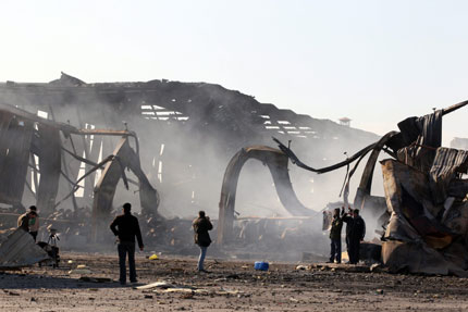 НАТО удари две сгради на Кадафи 