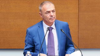 МОН: Не можем еднолично да вземем лиценза на "Космос"