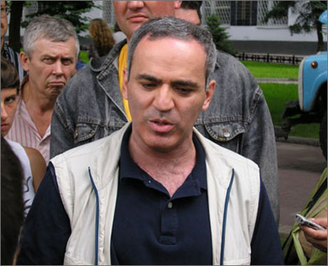 Гари Каспаров освободен след задържане в Москва