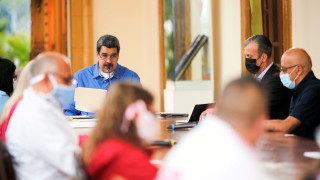 Президентът на Венецуела Николас Мадуро нареди мобилизирането на артилерията срещу