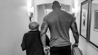 Когато Скалата нахлуе на сватбата ти