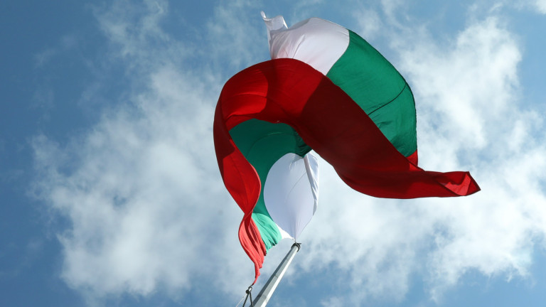 "Демократична България" дарява пилон за българското знаме на "Росенец"