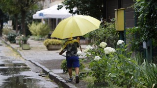 НИМХ издаде оранжев и жълт код за значителни валежи и