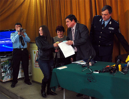 Млади шофьори получиха книжки на специална церемония