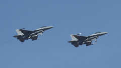 Българските F-16 проведоха учебни полети на летище "Васил Левски"