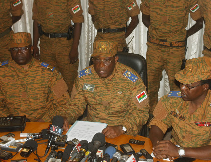 Военните в Буркина Фасо продължават преговорите за преходно правителство