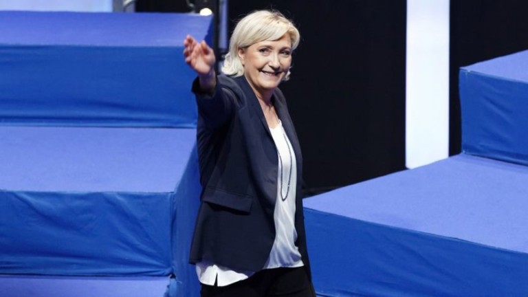 Френските националисти сменят името си, Марин льо Пен отново е начело