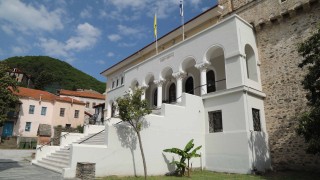 Шест манастира в Атон продължават да са под карантина а