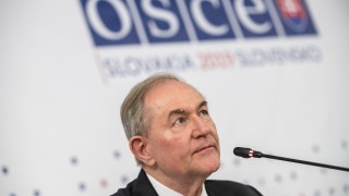 Трябва да се опитаме да убедим Александър Лукашенко че на