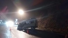 Катастрофа между камион и бус с деца затвори Прохода на Републиката