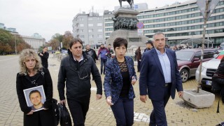 Антон Кутев се срещна с родителите на пометения моторист Боян