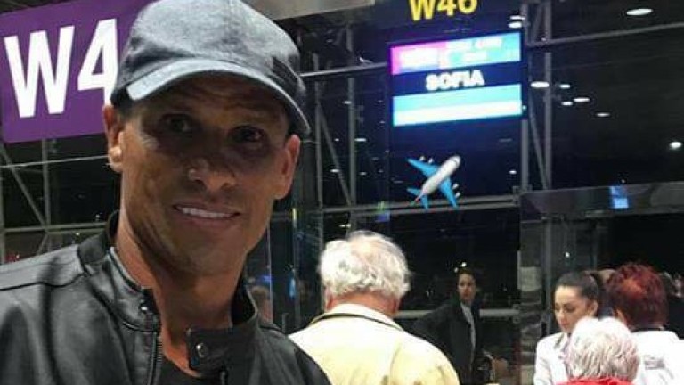 Късно снощи бразилската легенда Ривалдо кацна на летище София, след