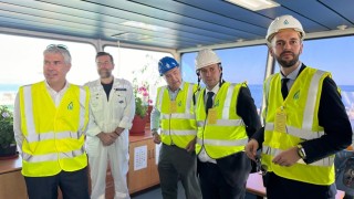 Служебният министър Владимир Малинов посрещна първата доставка на втечнен природен