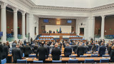 Депутатите замразиха заплатите си в най-правилния момент - преди да паднат