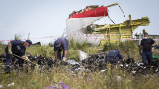Семейства на загинали с MH17 съдят Путин в Страсбург