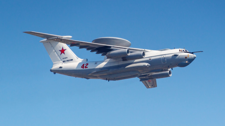 Руски разузнавателен самолет А-50 e бил повреден при нападение с