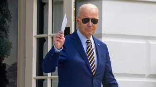 Решението дали да бъдат изпратени касетъчни боеприпаси в Украйна е