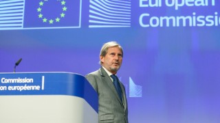 Мигрантското споразумение с Турция работи добре Това заяви еврокомисарят по