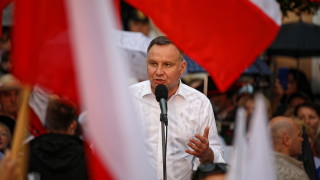 Полша избира президент Точно в 07 00 местно време 08 00 българско