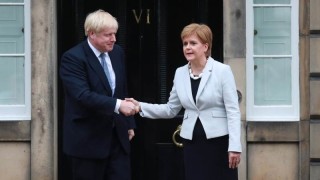 Премиерът на Великобритания Борис Джонсън е нарекъл предаването на Шотландия