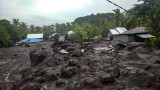  Наводнения и свлачища лишиха живота на 19 души в Индонезия 