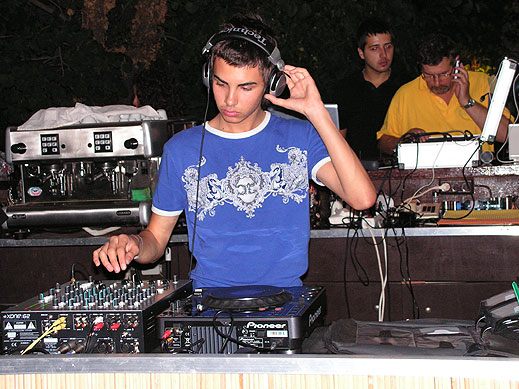 DJ Diass с онлайн гранд парти, издава CD с първи микс