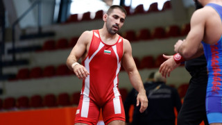 Михаил Георгиев и Ален Хубулов спечелиха по една победа на